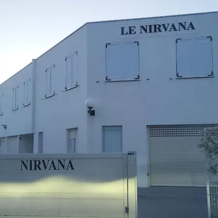 بيت للعطل Marina Nirvana Vue Sur L'eau *