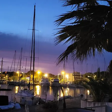 Marina Nirvana Vue Sur L'eau