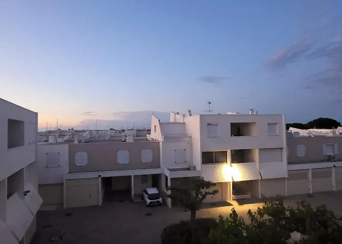 בית נופש Marina Nirvana Vue Sur L'eau *